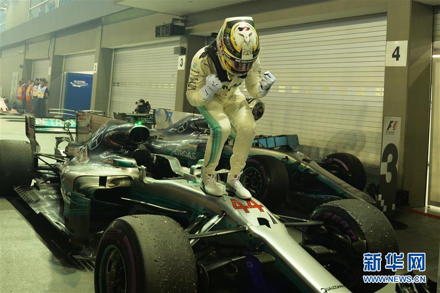 （體育）（7）賽車——F1新加坡大獎賽：漢密爾頓奪冠