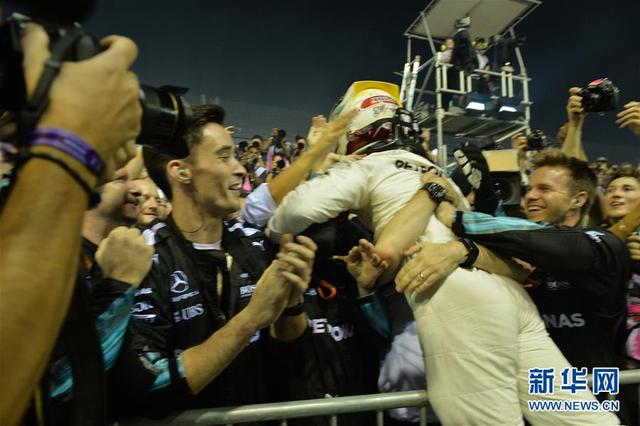 （体育）（8）赛车——F1新加坡大奖赛：汉密尔顿夺冠