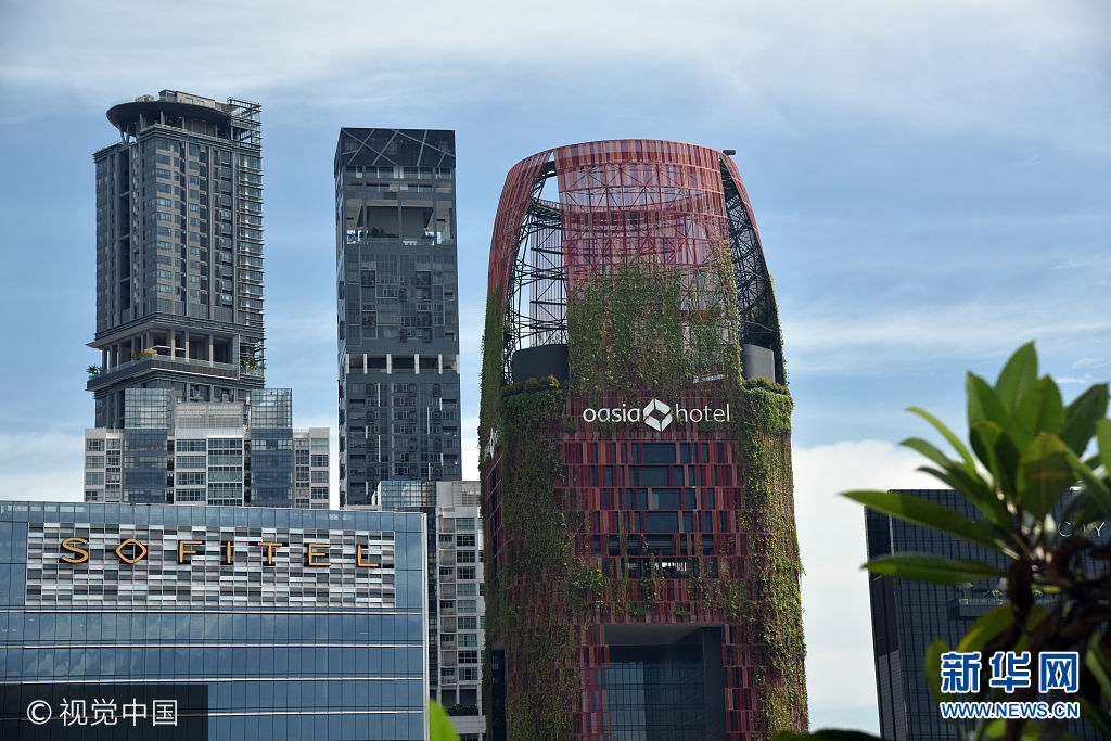 ***_***2017年09月05日，新加坡，著名的Oasia Hotel酒店，外墻覆蓋各種綠色植物並擁有各種空中花園，為綠色生態建築典范。