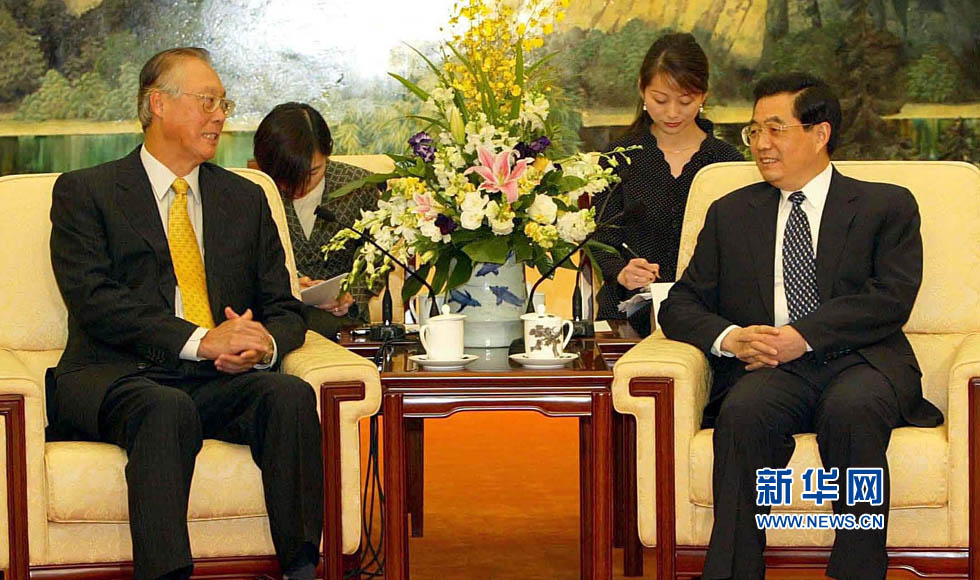 2003年11月19日，国家主席胡锦涛在北京人民大会堂会见新加坡总理吴作栋。新华社记者兰红光摄