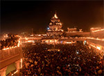 印度民众点灯迎接吉祥月 庆祝传统节日