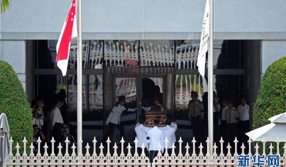 新加坡前总统纳丹遗体运往国会大厦供民众瞻仰（高清组图）