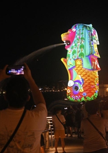 新加坡濱海灣舉行燈光投影秀