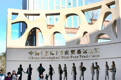 济南车展：参展商力邀&ldquo;壮汉&rdquo;砸车