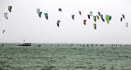 海南金湾为IKA风筝冲浪竞速世锦赛比赛筹备一年半