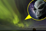 冰岛现壮观极光 酷似外星人头像漂浮空中