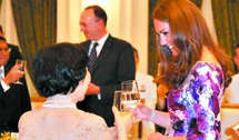 凯特王妃再被传怀孕 访问新加坡以水代酒(图)