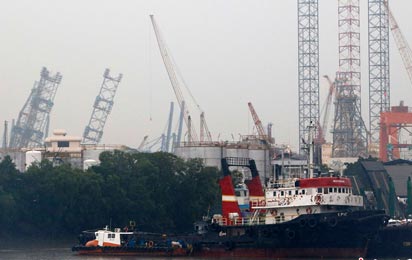 新加坡一船厂钻井平台倾斜 致90人受伤