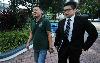 被控非法罢工的中国籍司机在新加坡出庭