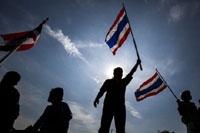 泰国警方放行示威者 游行变狂欢 （组图）