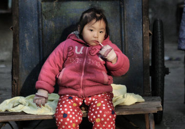 图片故事：垃圾车上的童年