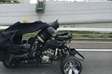 日本街头现蝙蝠侠 开专用座驾高速狂飙【组图】