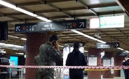 韩国釜山地铁站发现疑似爆炸物 警方封锁现场 组图