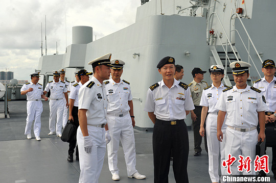 新加坡海军总长访问中国南海舰队 参观新型舰艇